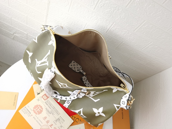 ルイヴィトンバッグ着用イメージ